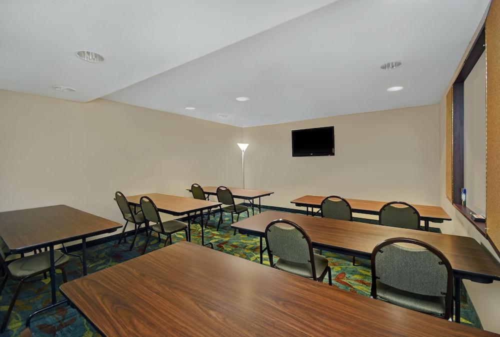 Candlewood Suites Columbia-Fort Jackson By Ihg Exterior photo